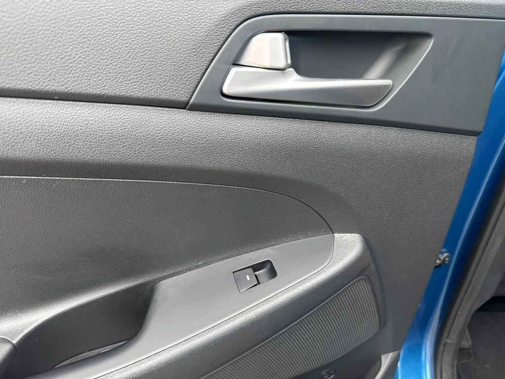 Used 2020 Aqua Blue Hyundai Value image 31