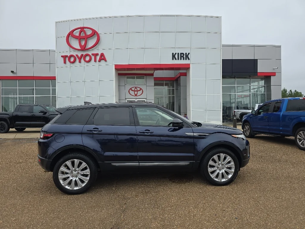 Used 2017 Loire Blue Metallic Land Rover SE image 1