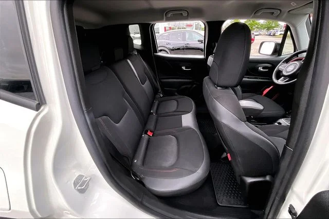 Used 2023 White Jeep Trailhawk image 22