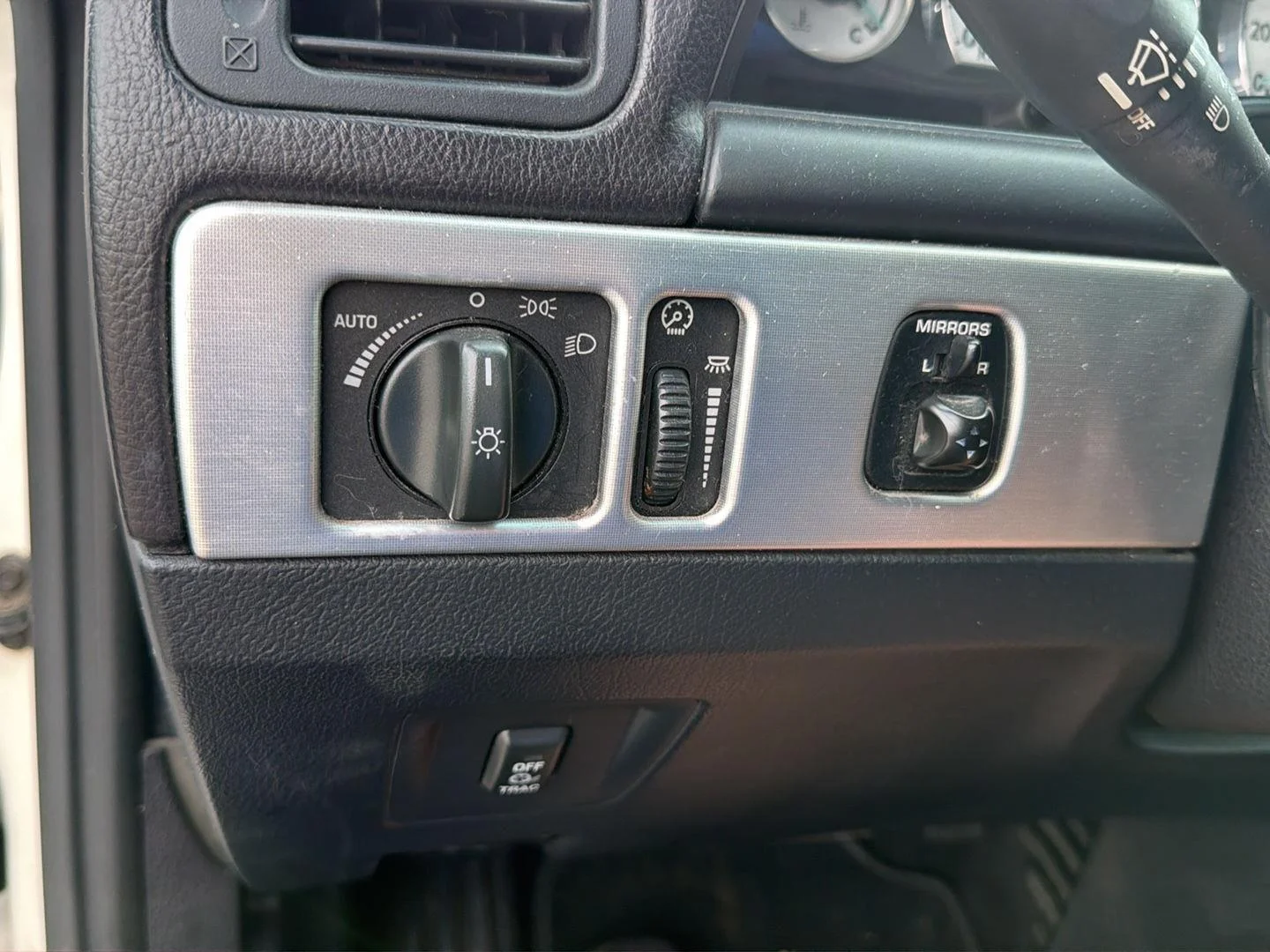 Used 2003 White Ford Premium image 16