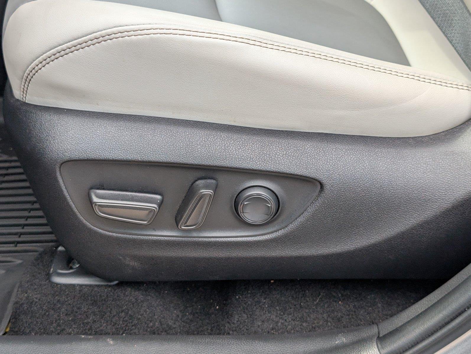 Used 2024 Silver Sky Metallic Toyota XLE Premium image 17