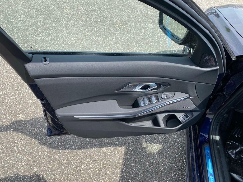 New 2026 Tanzanite Blue II Metallic BMW 330i xDrive image 12
