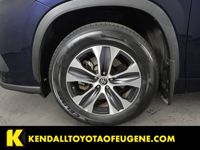 Used 2022  Toyota XLE image 9