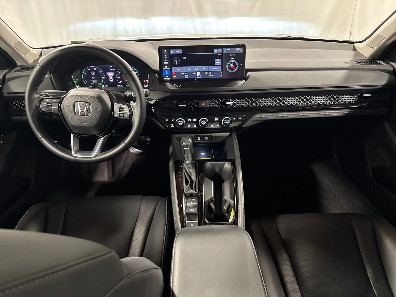 Used 2023 Lunar Silver Metallic Honda Touring image 7