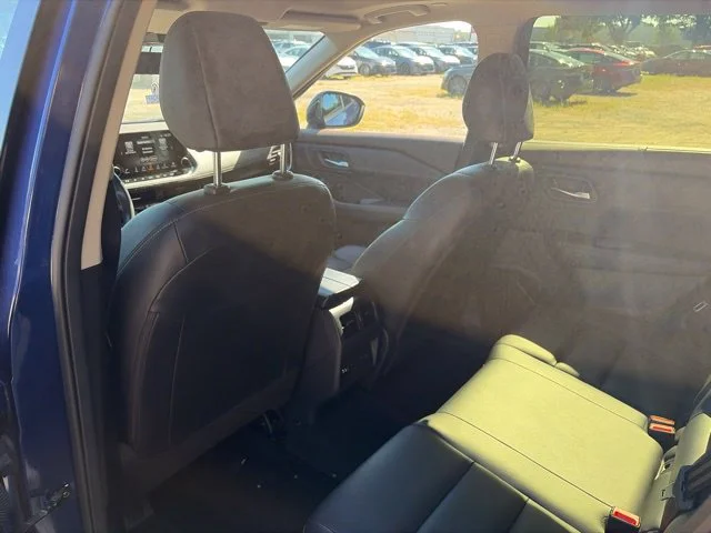 Used 2023 Blue Nissan SL image 23