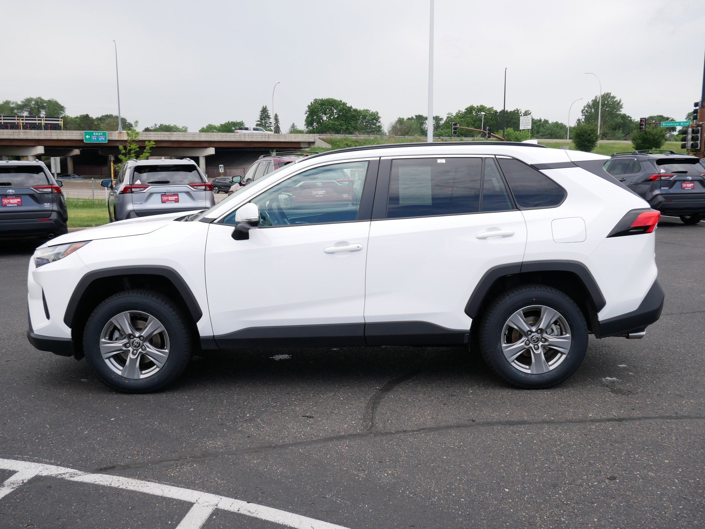 Used 2024 Ice Cap Toyota XLE image 4
