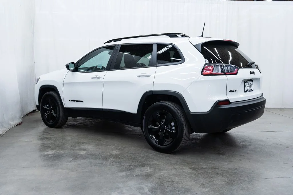 Used 2023 White Jeep Altitude image 4