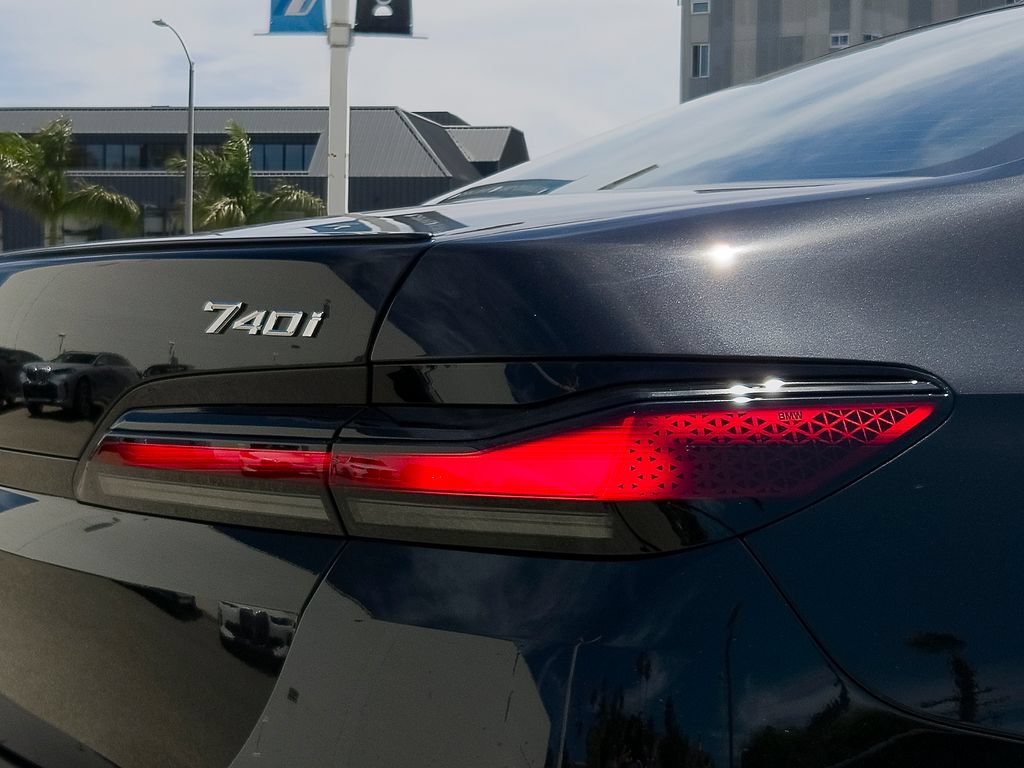New 2026 Black Sapphire Metallic BMW 740i image 5