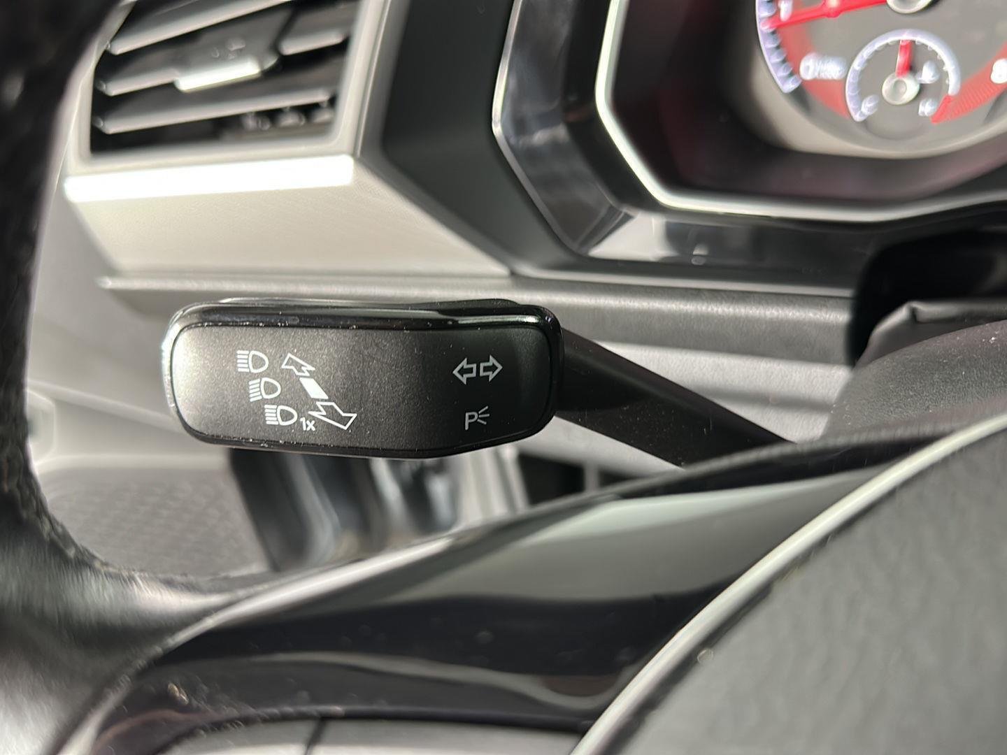 Used 2019 Platinum Gray Metallic Volkswagen SE image 25