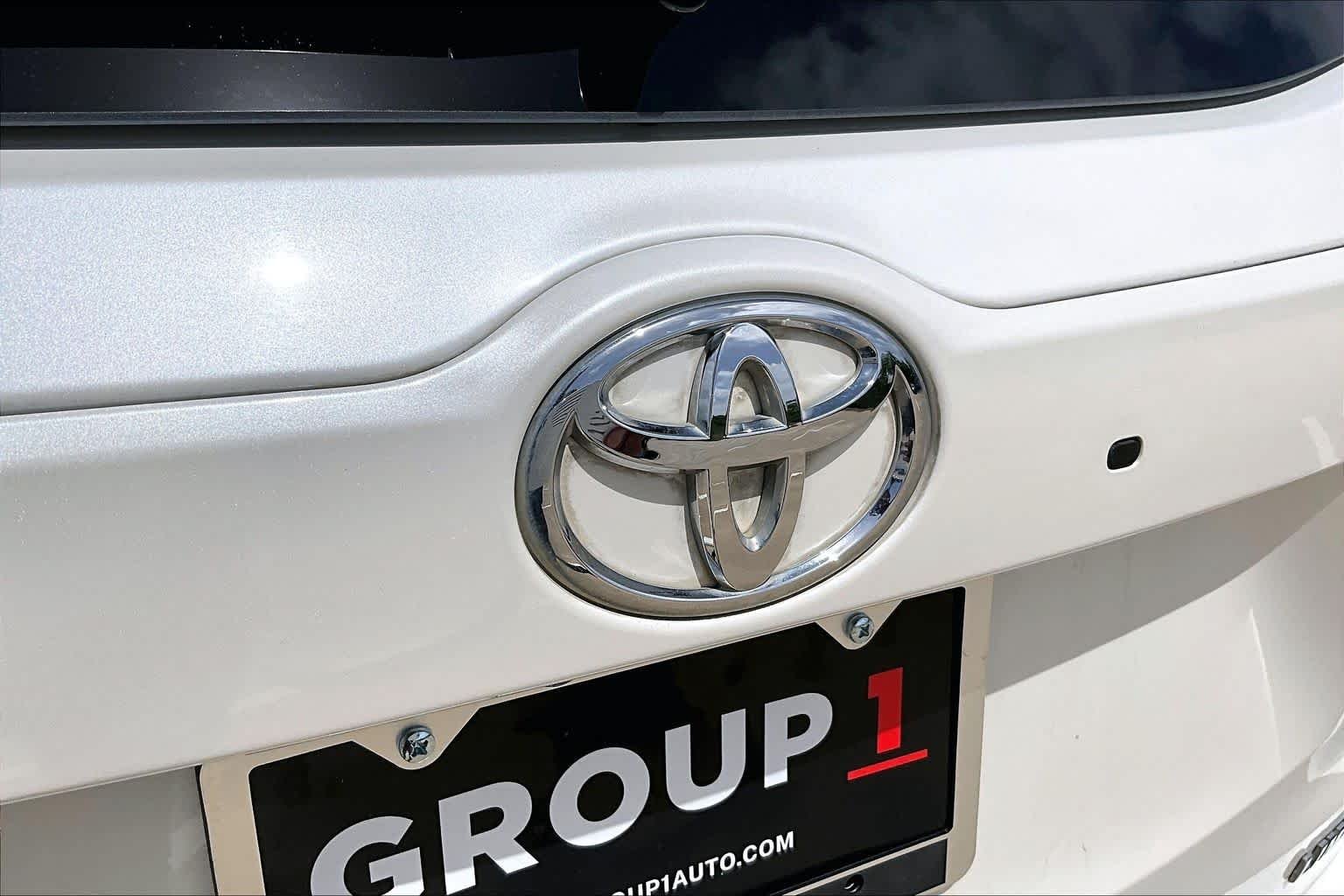 Used 2018 Blizzard Pearl Toyota Limited image 31