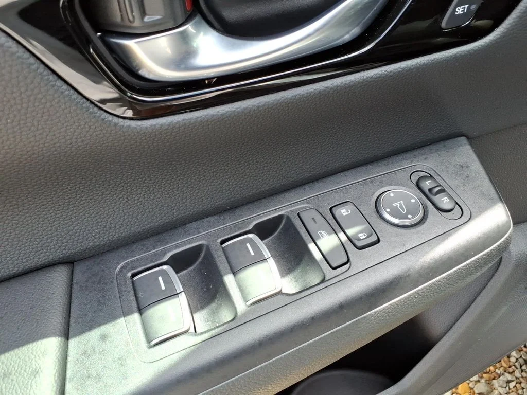 Used 2026 Silver Honda EX-L image 32