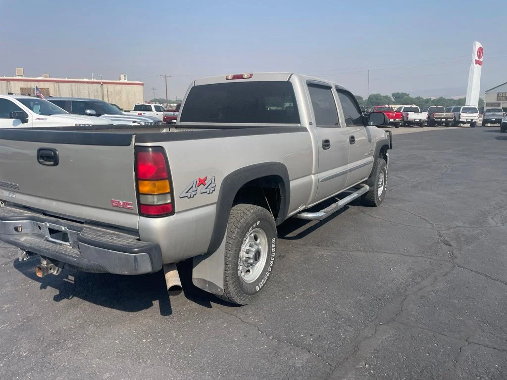 Used 2004 Silver GMC SLT image 6