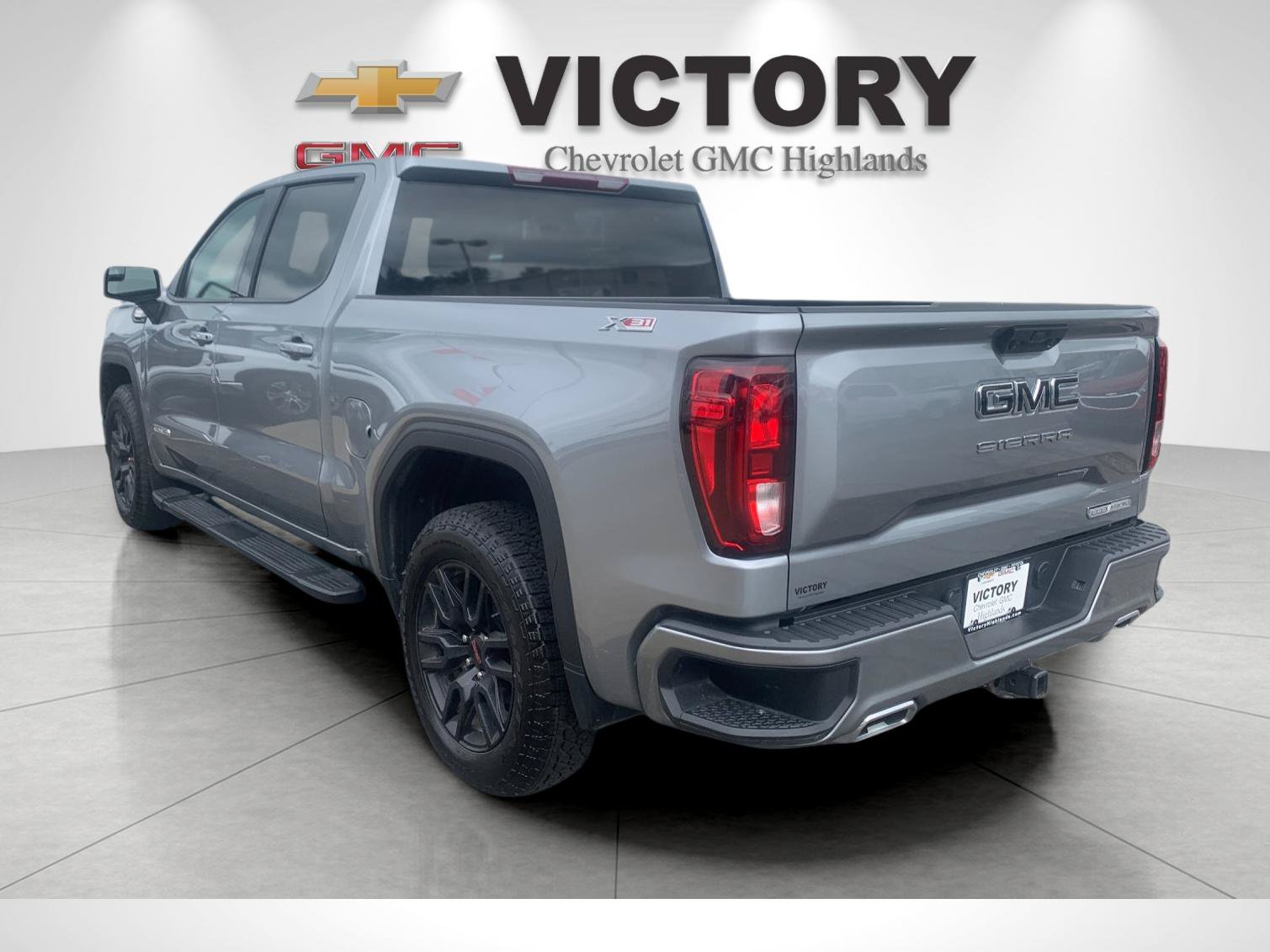 Used 2024 Silver GMC Elevation image 5
