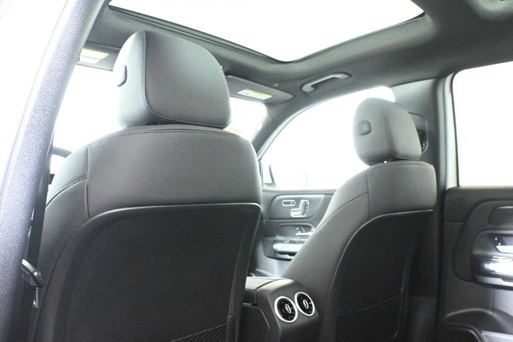 Used 2026 Polar White Mercedes-Benz GLB 250 image 29