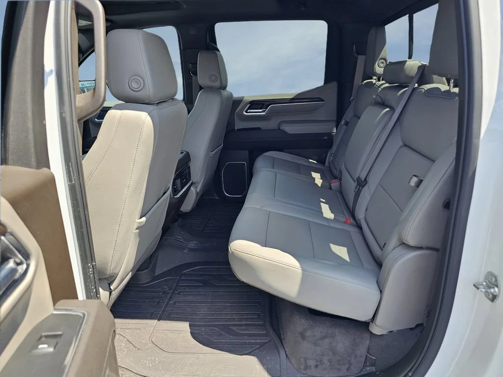 Used 2025 Summit White GMC SLT image 32