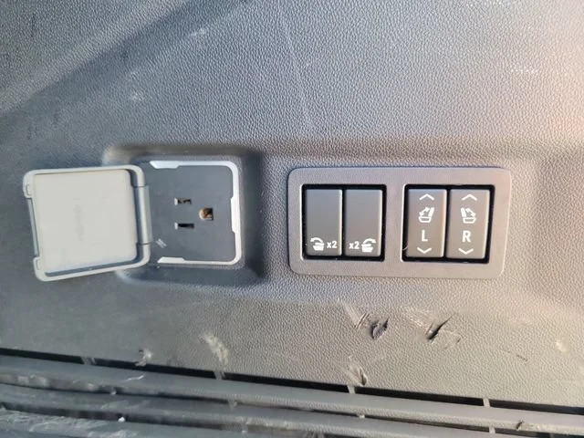 2023 GMC Yukon SLT - Photo 16