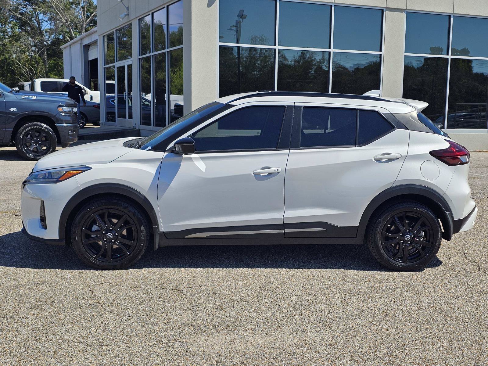 2023 Nissan Kicks SR - Photo 14