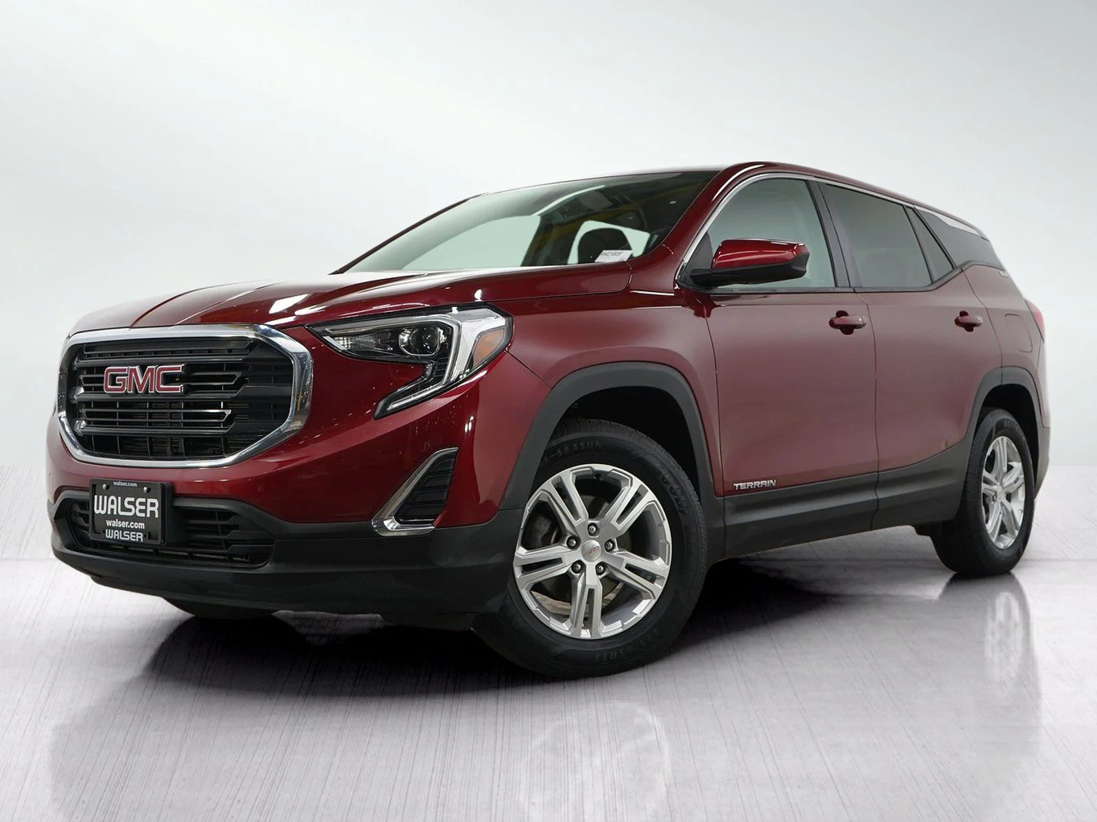 Used 2018 Red Quartz Tintcoat GMC SLE image 1