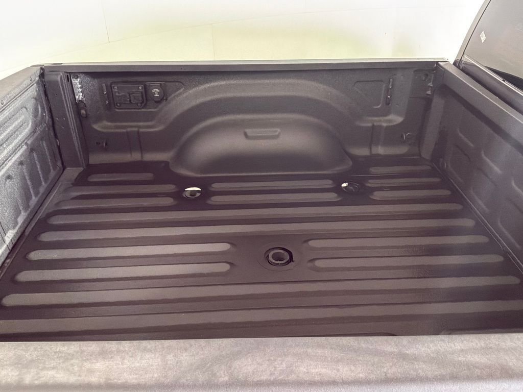 New 2026 Granite Crystal Metallic Clear-Coat Exterior Paint RAM Laramie image 17