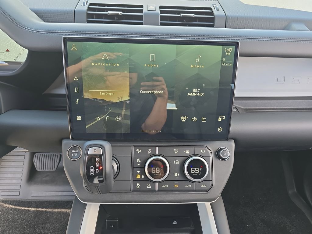 New 2026 Santorini Black Land Rover S image 21