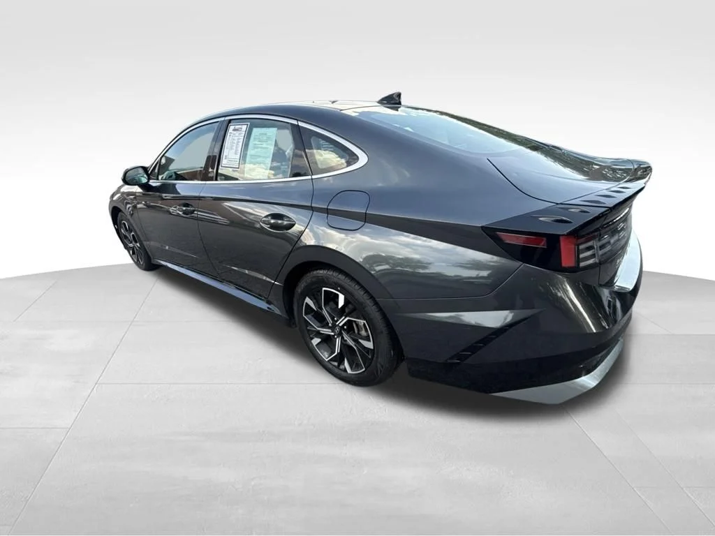 Used 2025 Gray Hyundai SEL image 3