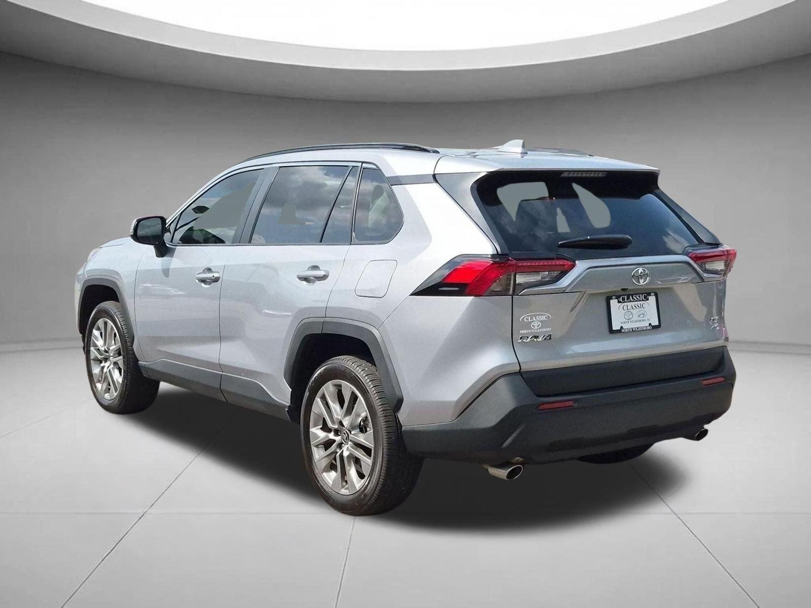Used 2025 Silver Sky Metallic Toyota XLE Premium image 3