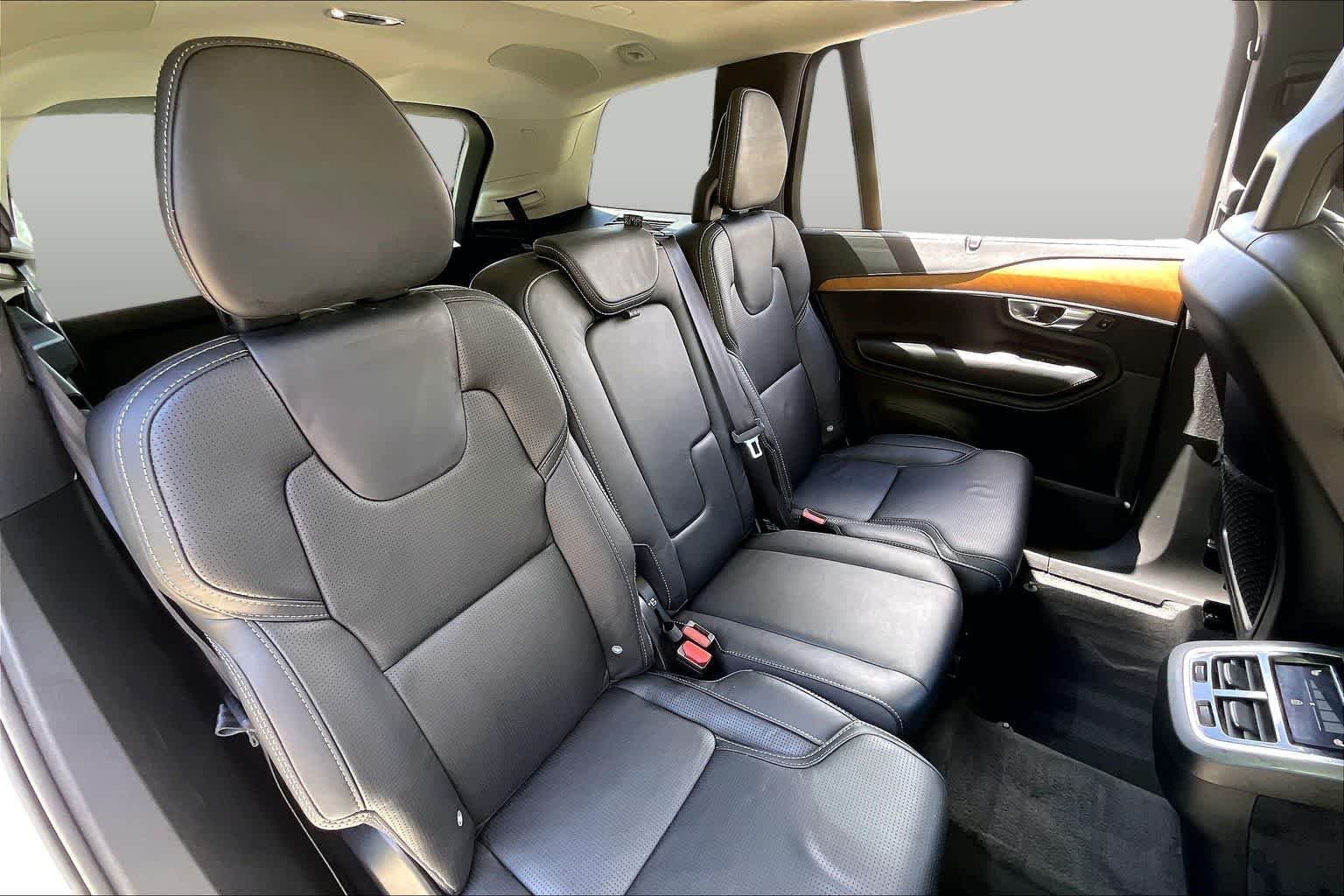 Used 2020 Crystal White Metallic Volvo Inscription image 18