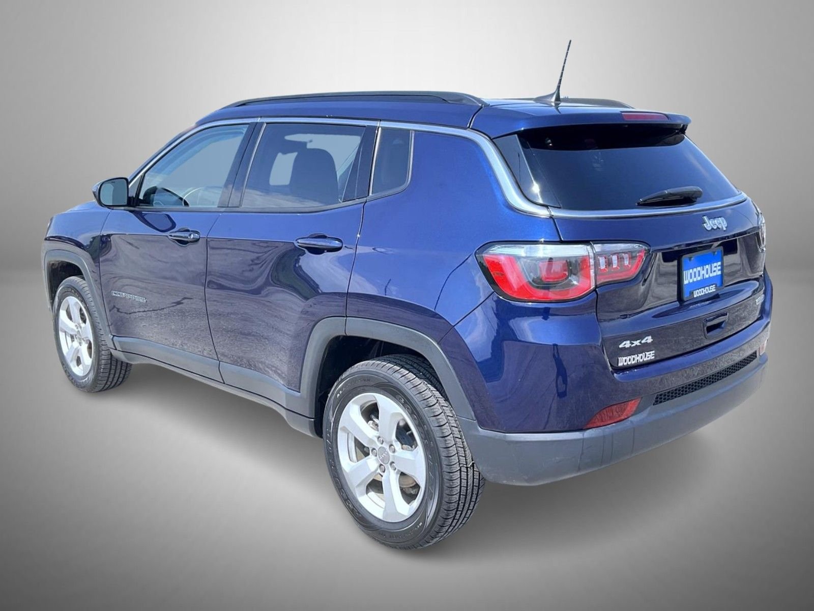 Used 2019 Blue Jeep Latitude image 7