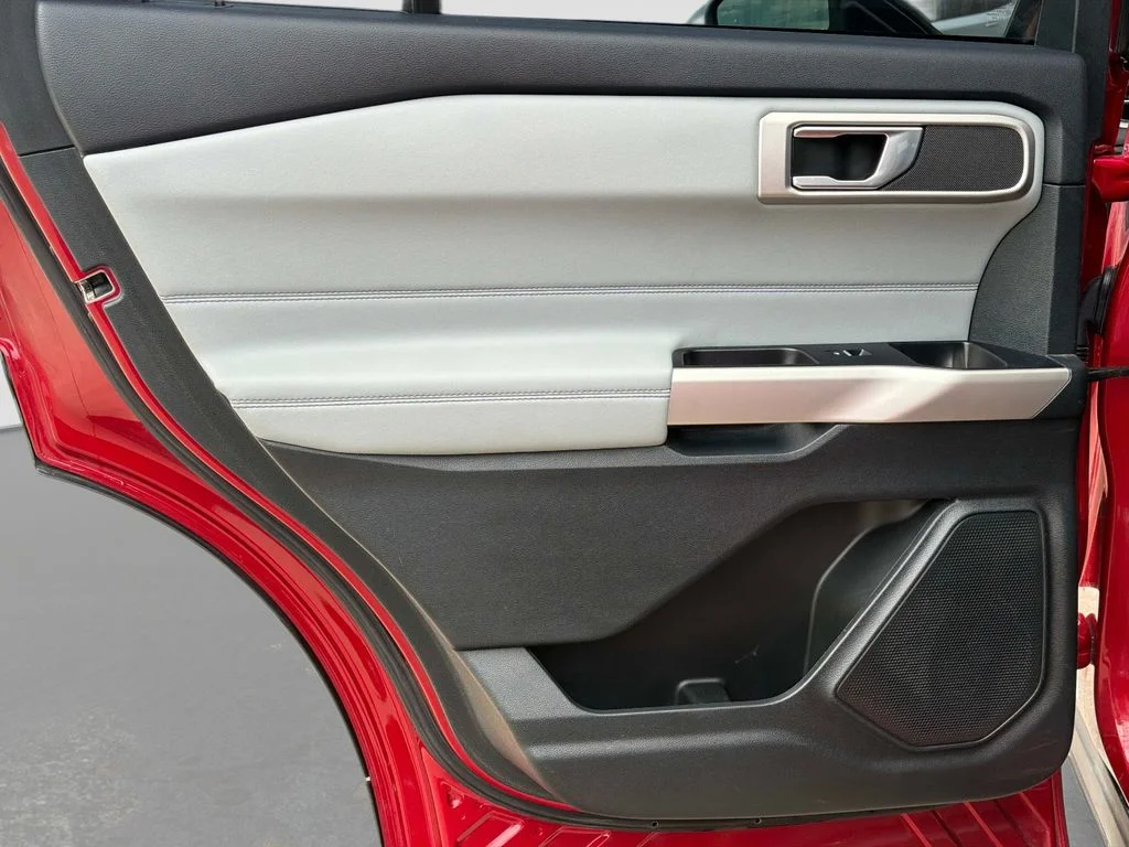 Used 2023 Rapid Red Metallic Tinted Clearcoat Ford XLT image 13