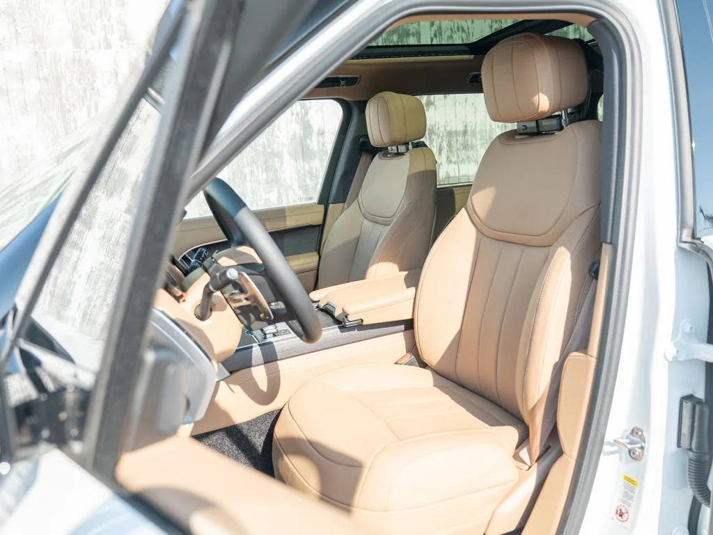 New 2026 Fuji White Land Rover SE image 18