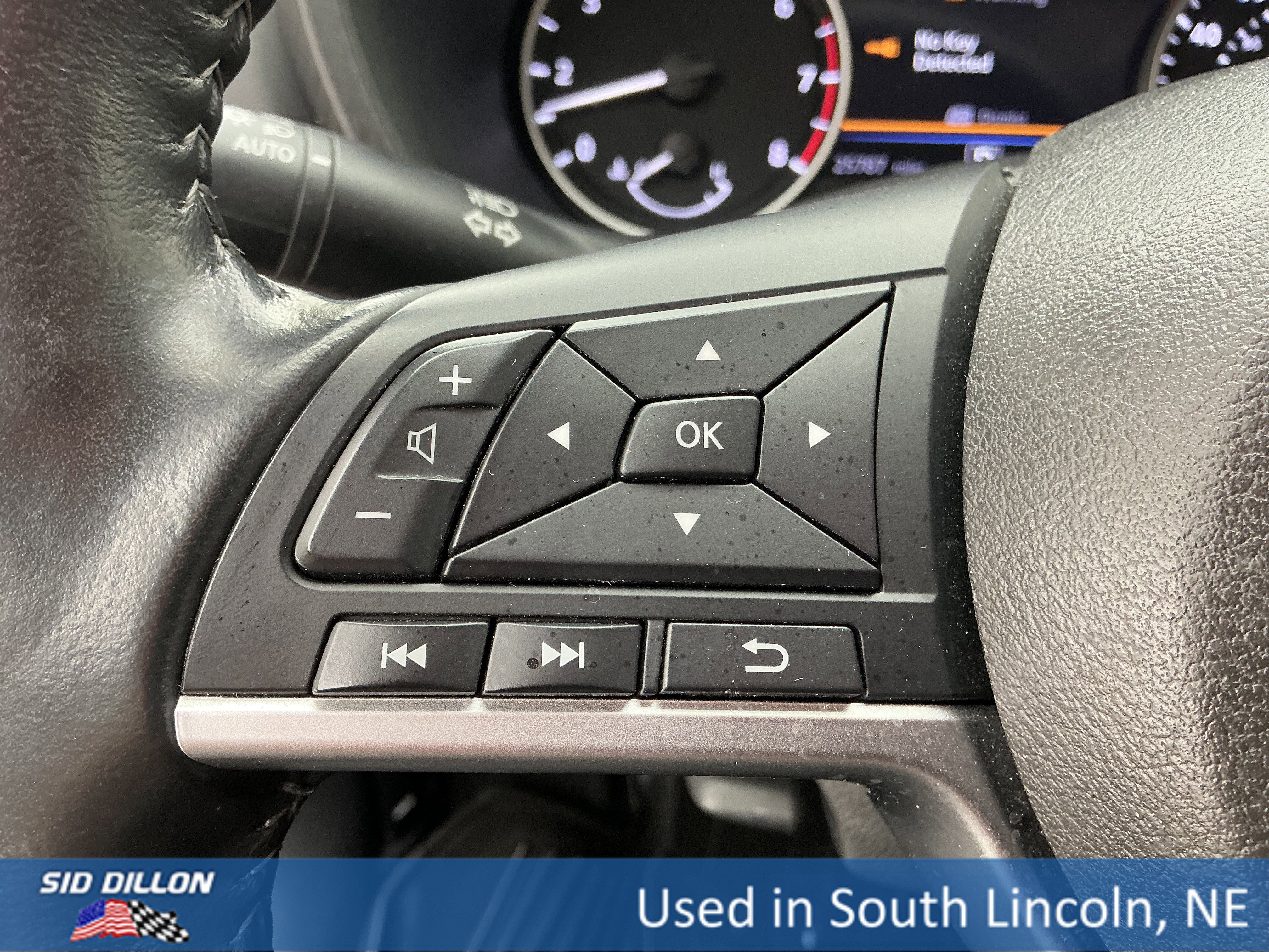 Used 2022 Scarlet Ember Tintcoat Nissan SV image 9