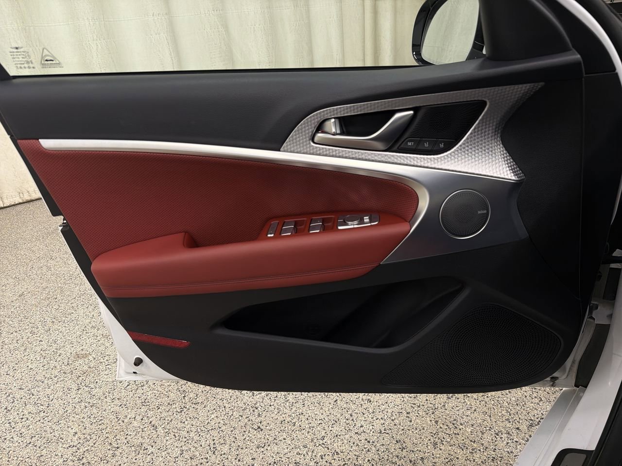 2023 GENESIS G70 Standard - Photo 18