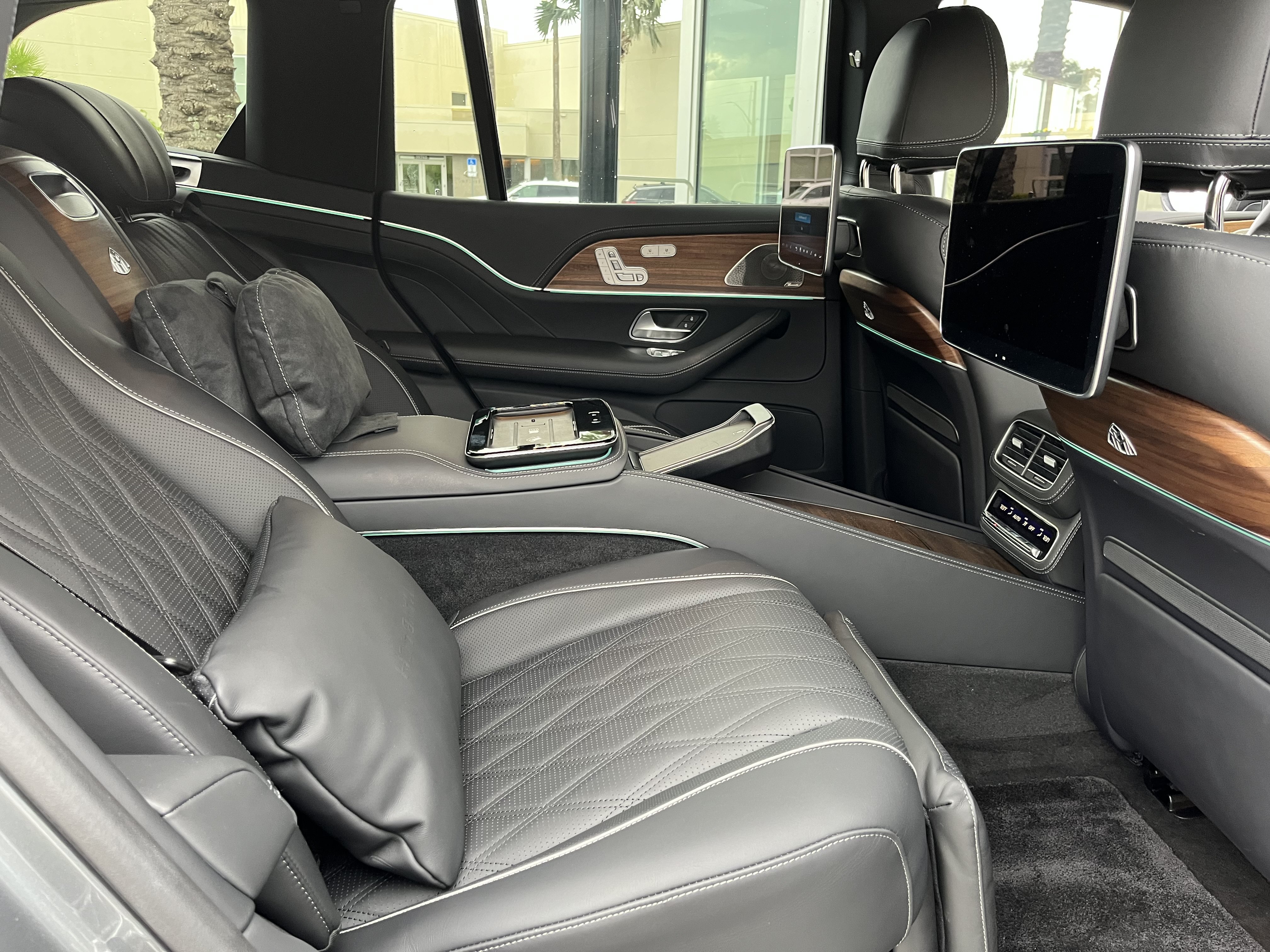 New 2026 Selenite Grey Metallic Mercedes-Benz Maybach GLS 600 image 20