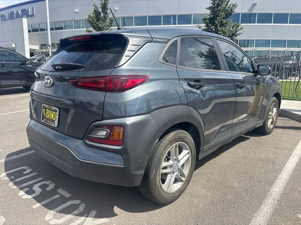 Used 2021 Gray Hyundai SE image 4