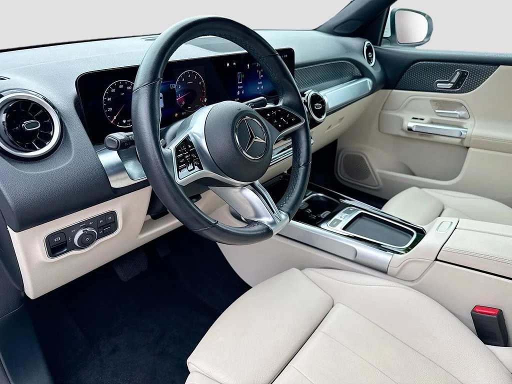 Used 2025  Mercedes-Benz GLB 250 image 10