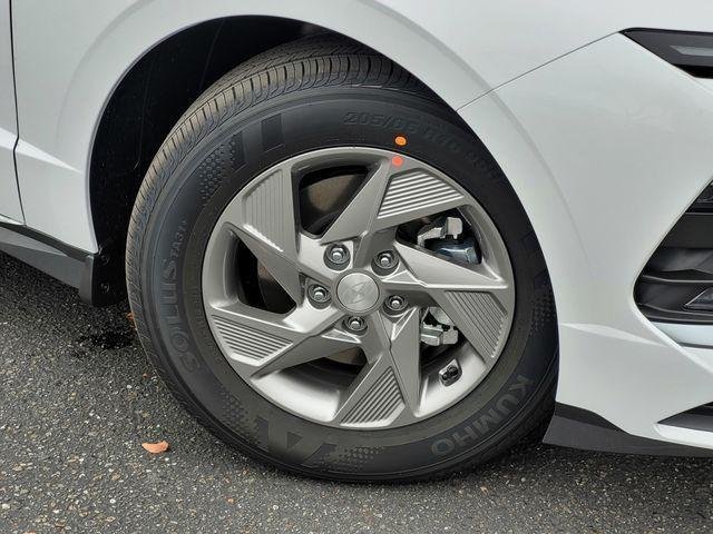 New 2026 White Hyundai SE image 9