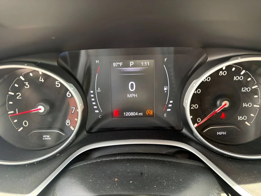 Used 2018 Red Jeep Latitude 4x4 image 5
