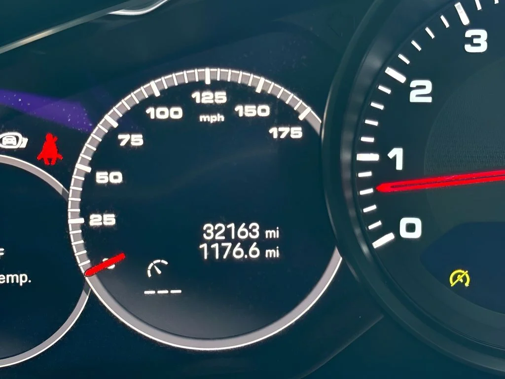 Used 2023  Porsche Base image 18