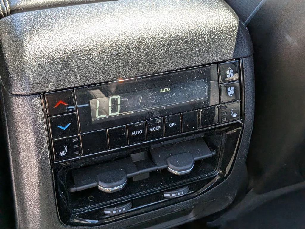 Used 2023 White Jeep Limited image 27