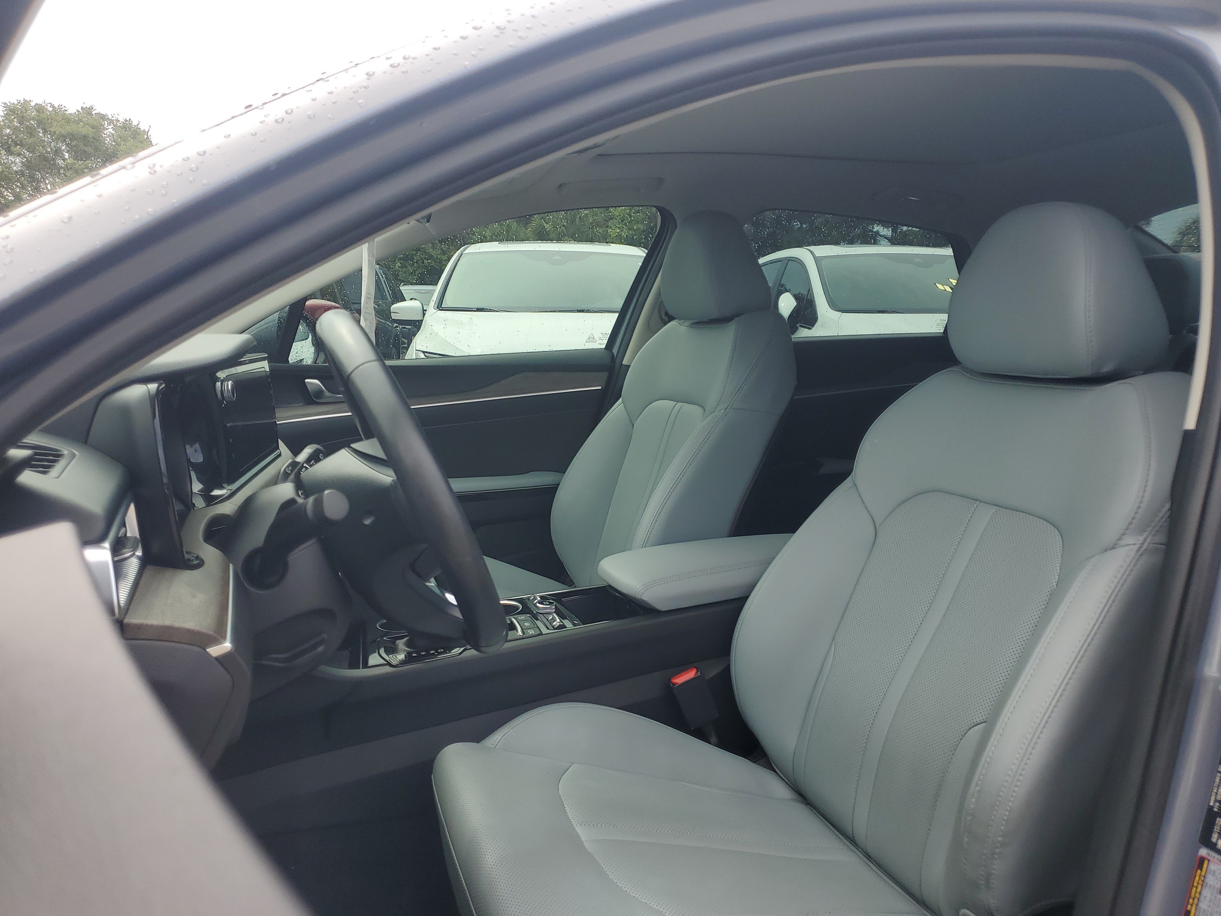 Used 2024 Everlasting Silver Kia EX image 18