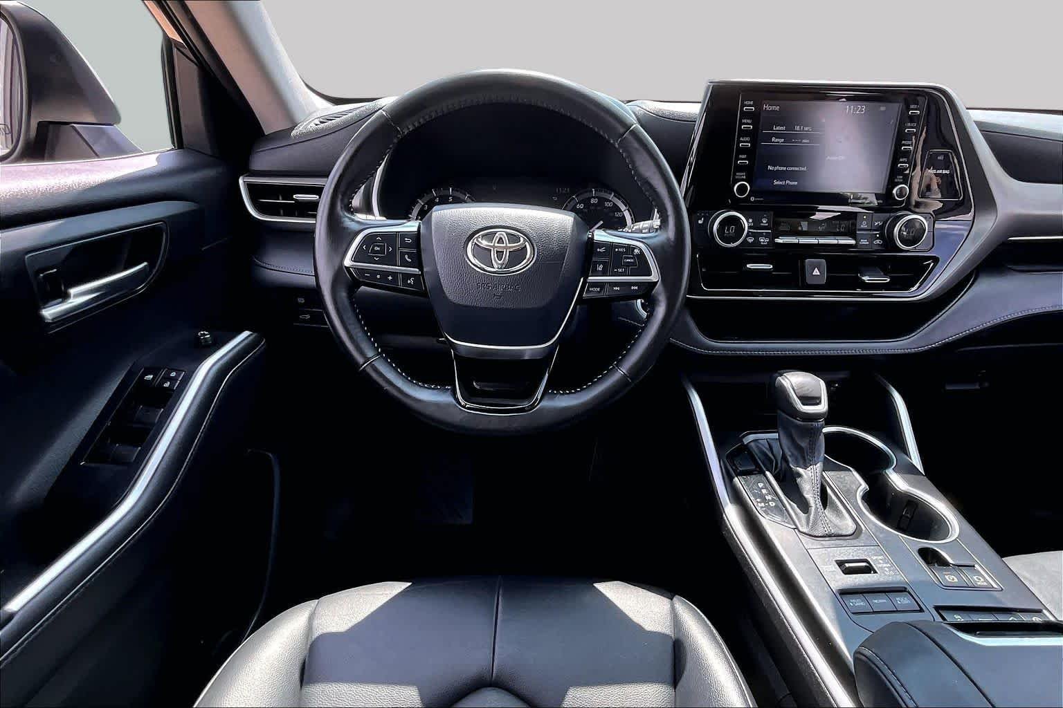 Used 2021 Magnetic Gray Metallic Toyota XLE image 6