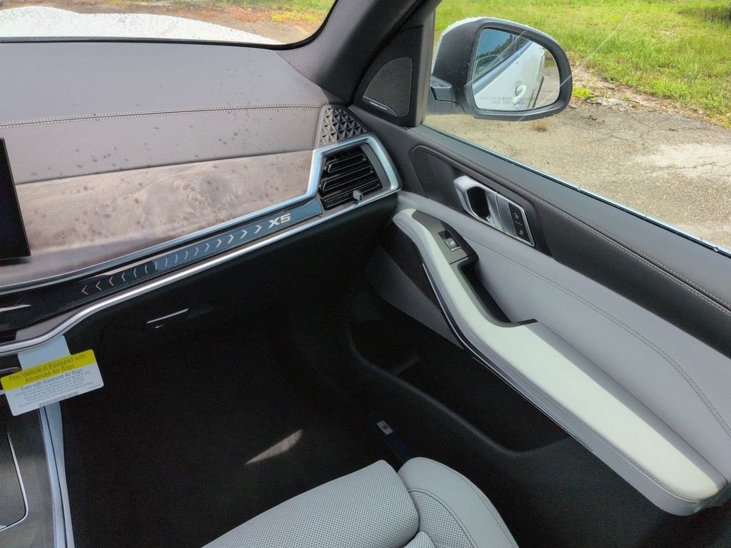 New 2026 Alpine White BMW xDrive40i image 17
