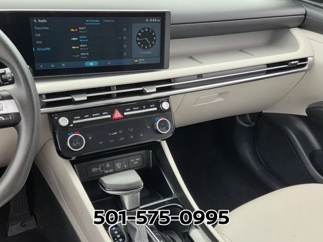 Used 2025 White Hyundai SEL image 28