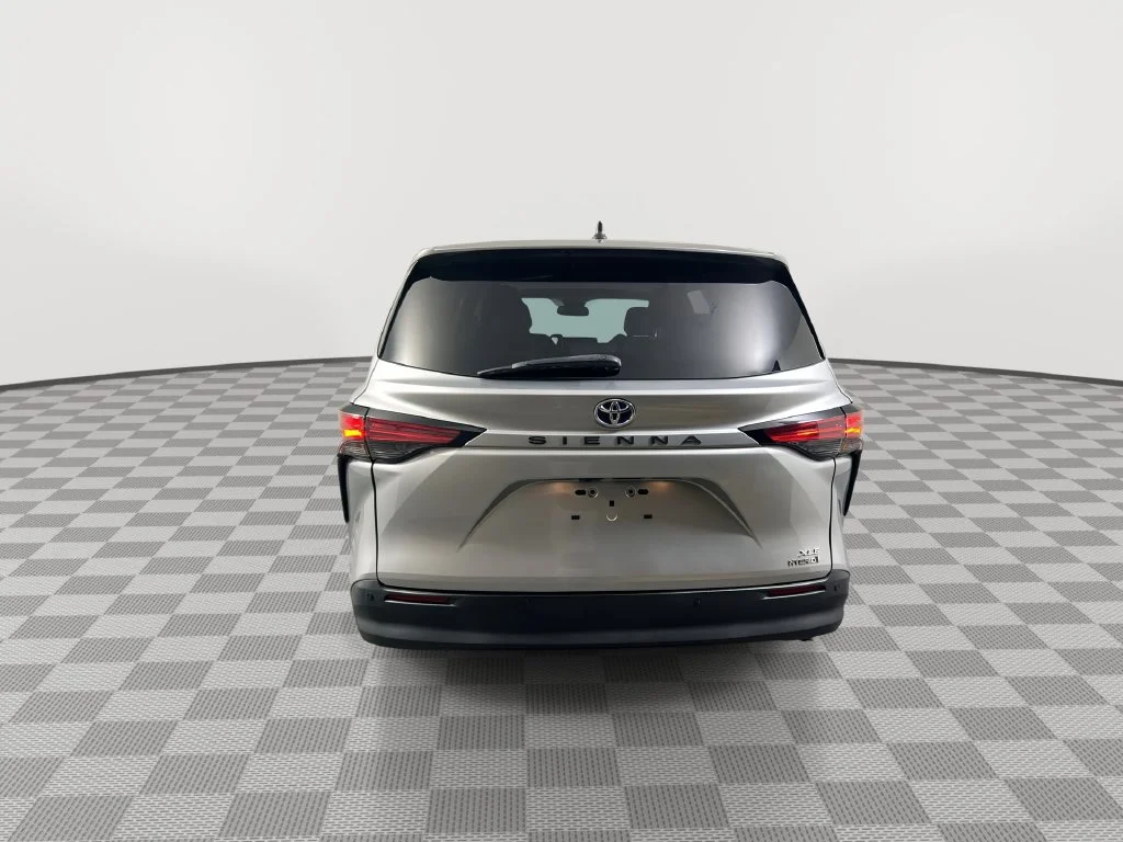 Used 2022 Silver Toyota XLE image 7