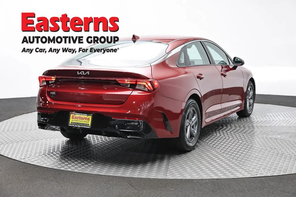 Used 2023 Red Kia LXS image 5