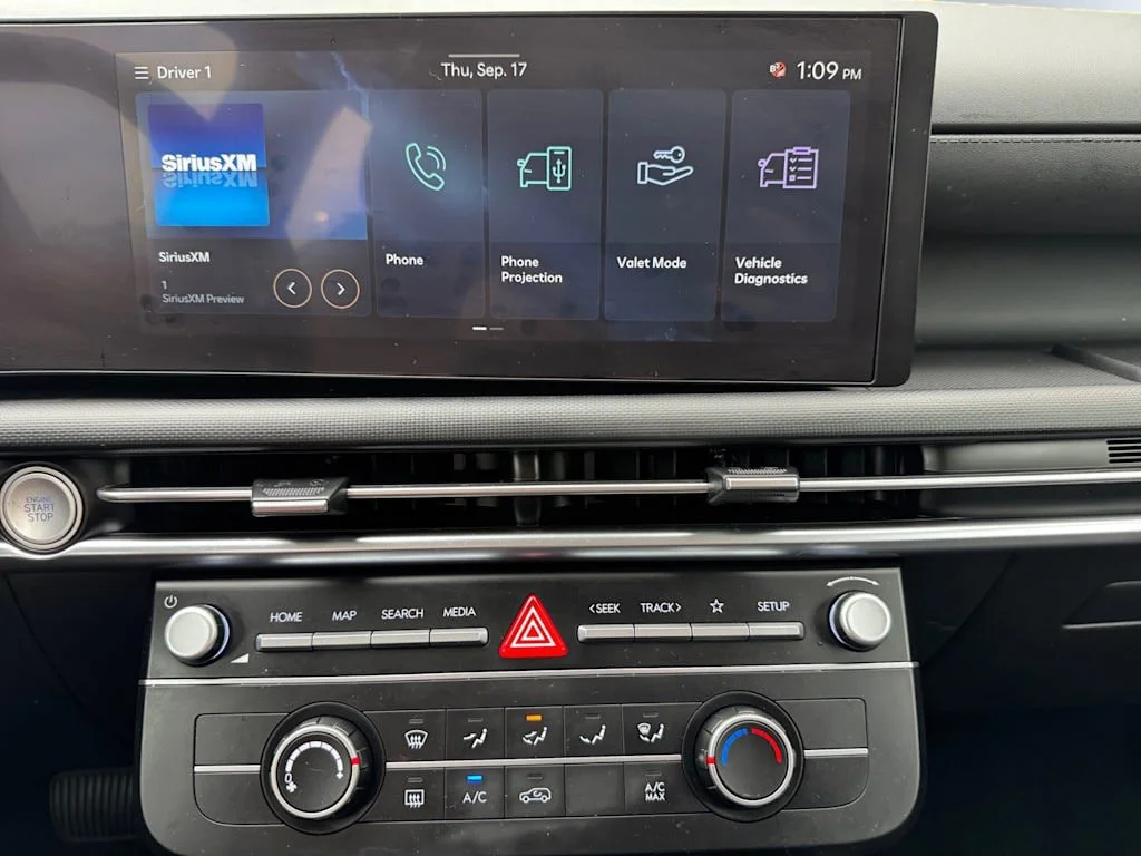 Used 2025 Silver Hyundai SE image 6