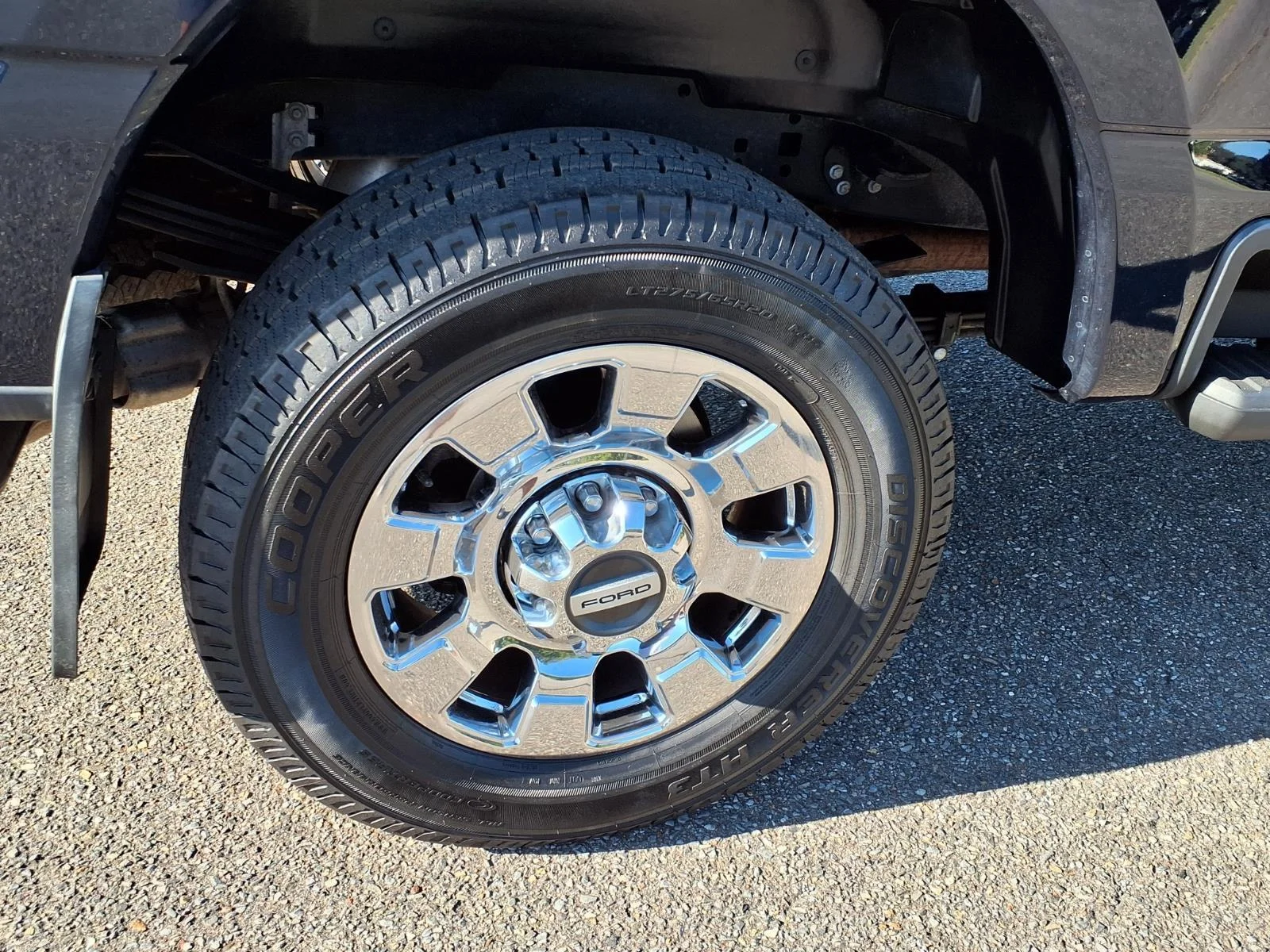 Used 2024 Antimatter Blue Metallic Ford LARIAT image 13