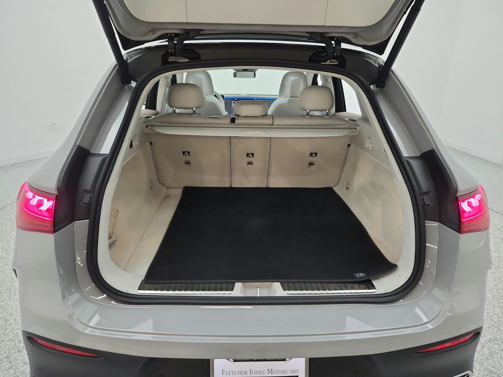Used 2023 MANUFAKTUR Alpine Grey Mercedes-Benz EQE 350 4MATIC® SUV image 20