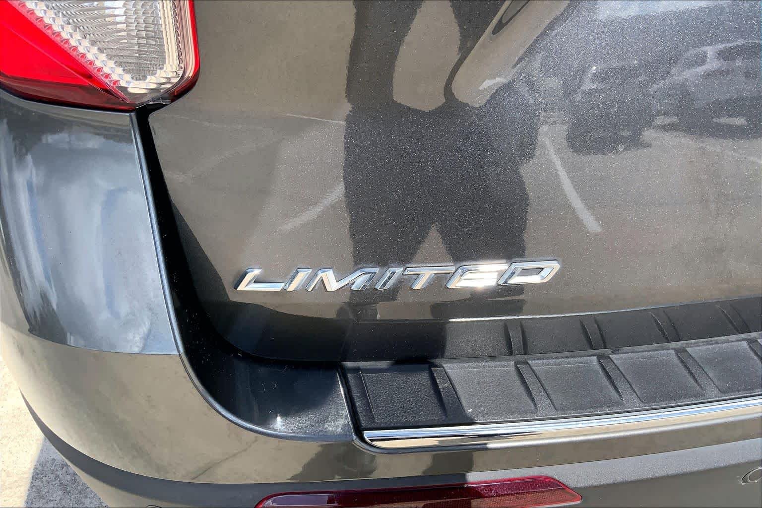 Used 2020 Magnetic Metallic Ford Limited image 10