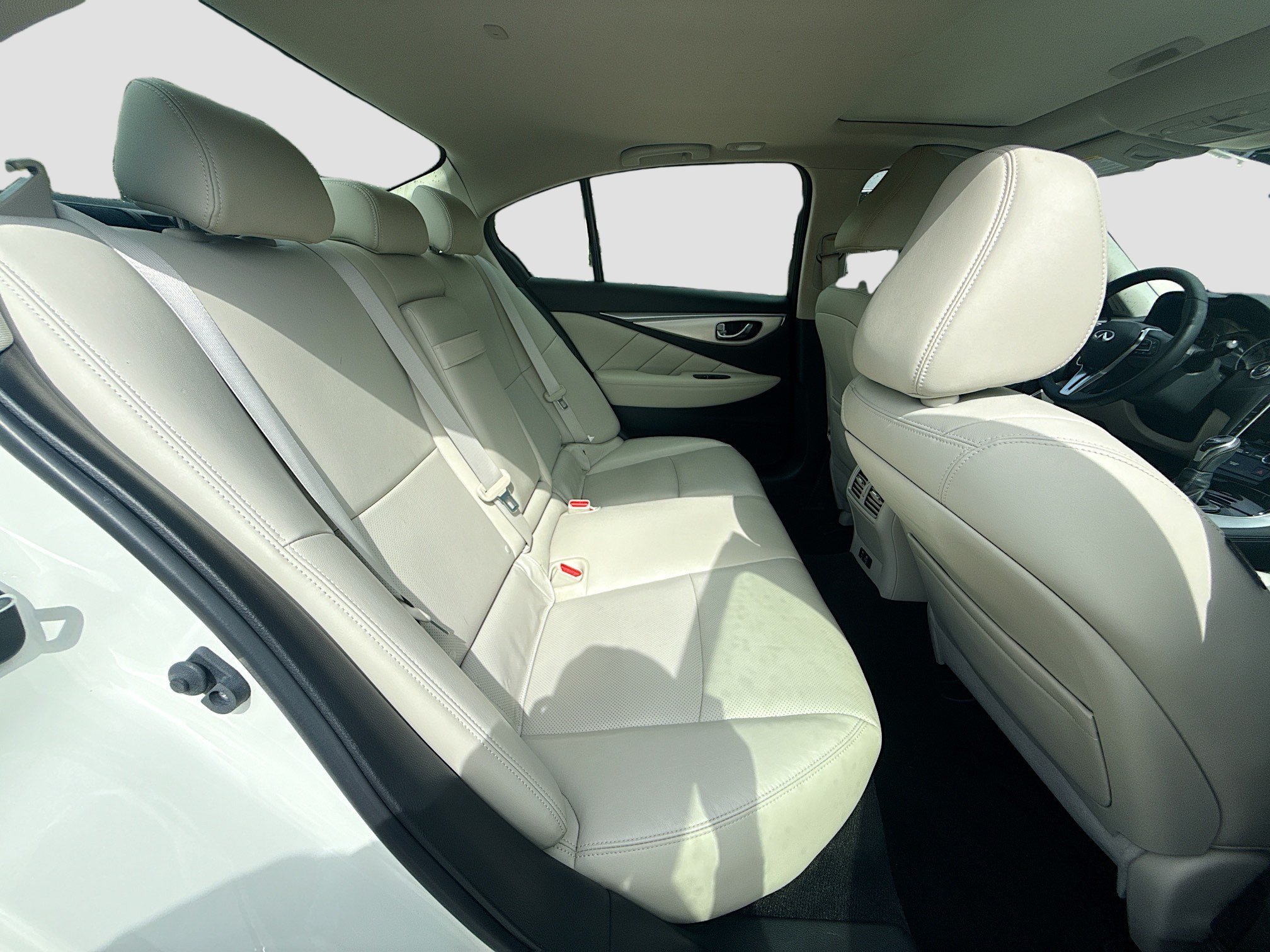 Used 2023 Majestic White INFINITI LUXE image 28
